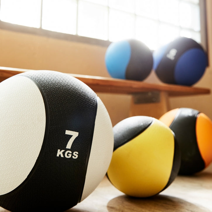Kuntopallosetti 1–5 kg, yhteensä 15 kg